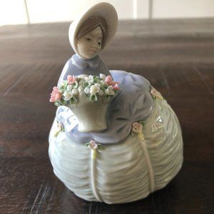LLADRO Porcelain figurine "Petite Maiden" #5383